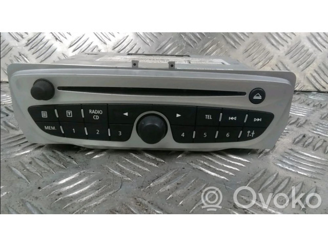 Радио/ проигрыватель CD/DVD / навигация