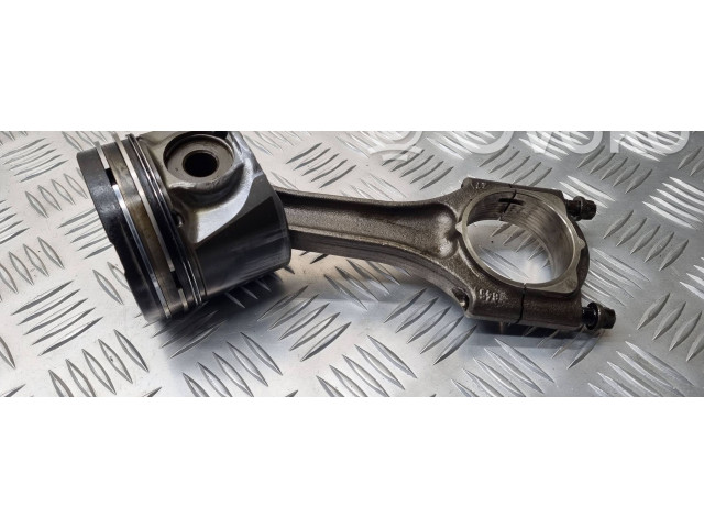 Píst    Opel Vectra B     