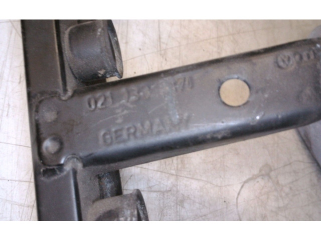 Топливная рампа 021133317J   Volkswagen Golf III  