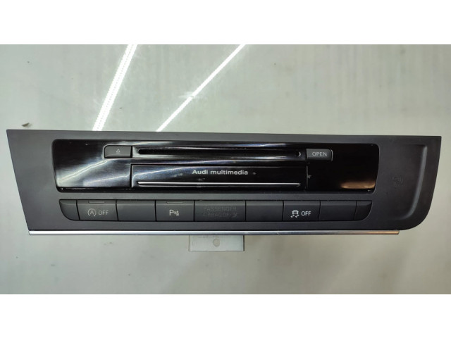 Радио/ проигрыватель CD/DVD / навигация