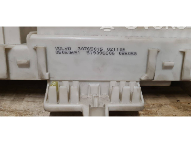 Блок предохранителей 30765015, 021106 Volvo C70