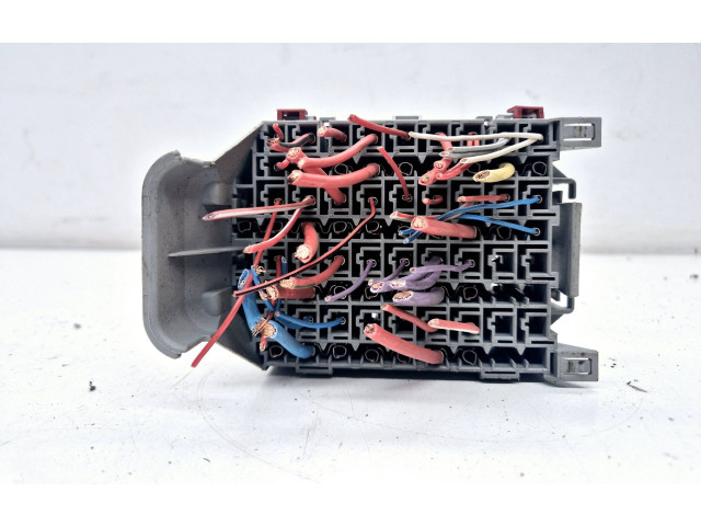 Блок предохранителей 9162439 Volvo S60