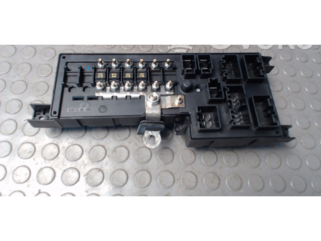 Блок предохранителей  9452993, NICHTZUTREFFEND   Volvo V70    