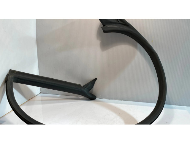 Уплотнительная резина (на передний дверях)