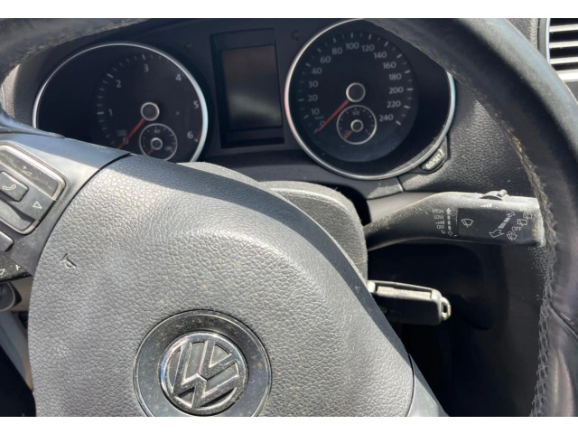 Панель приборов Volkswagen Golf VI