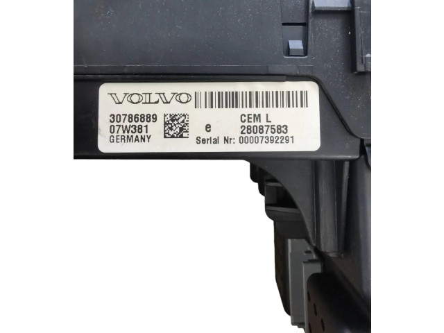 Блок предохранителей 30786889, 28087583 Volvo S60