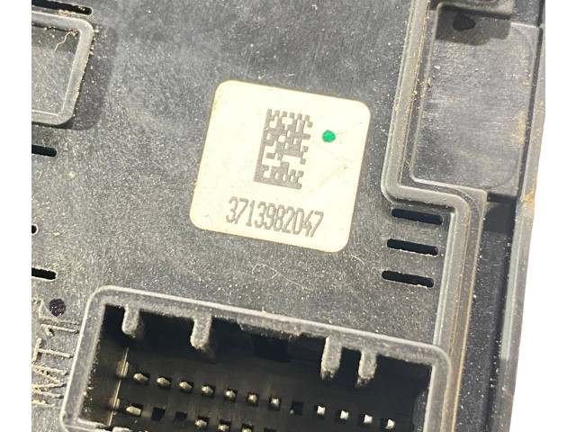 Блок предохранителей 284B75NA0B Nissan Rogue