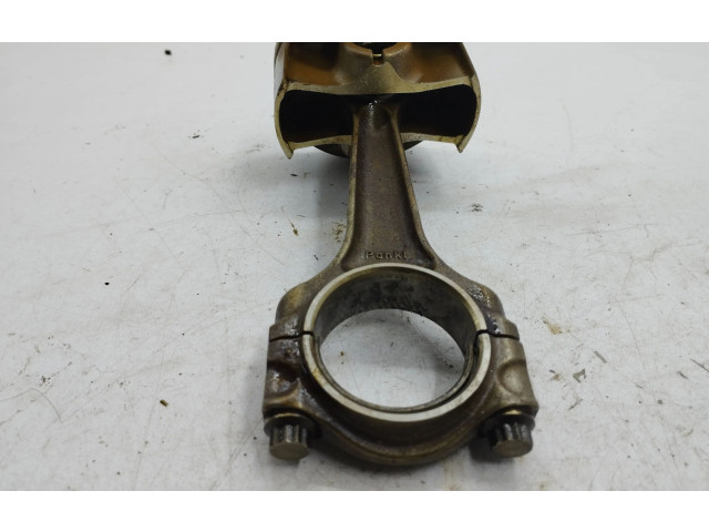  Поршень с шатуном    Maserati Quattroporte  