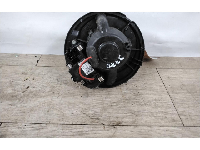 Вентилятор печки Skoda Octavia Mk2 (1Z)