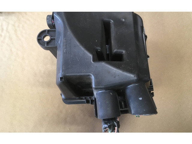 Блок предохранителей 243809584R, 243809584 Dacia Sandero II