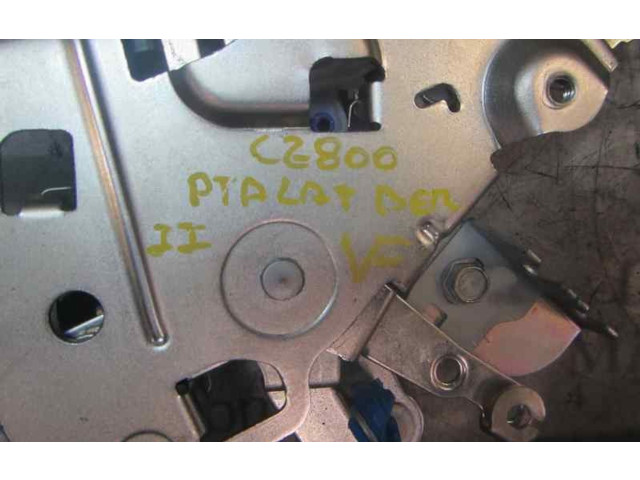 Zámek zadních dveří 825087319R Dacia Dokker 2015