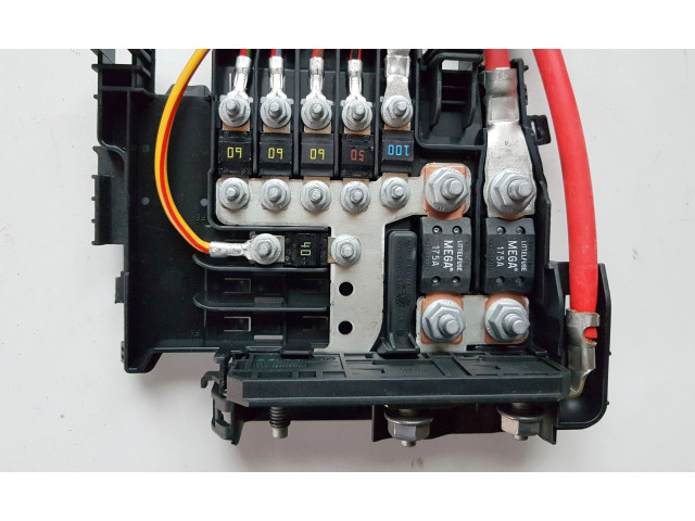 Блок предохранителей 30659092, 30659093 Volvo S60