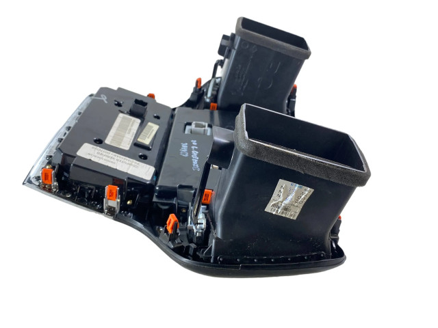 Радио/ проигрыватель CD/DVD / навигация