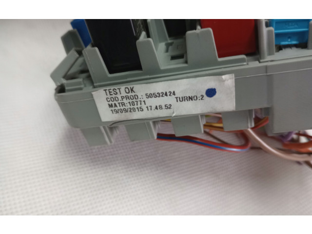Блок предохранителей 51867698   Alfa Romeo Giulietta    