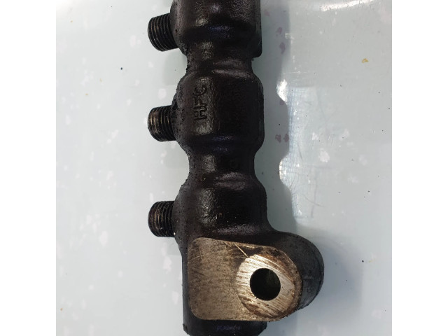 Топливная рампа    Peugeot Partner 1.9 