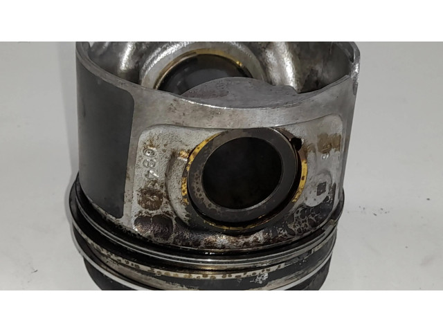 Píst 0841Y BMW 5 F10 F11 pro naftový motor 5.0