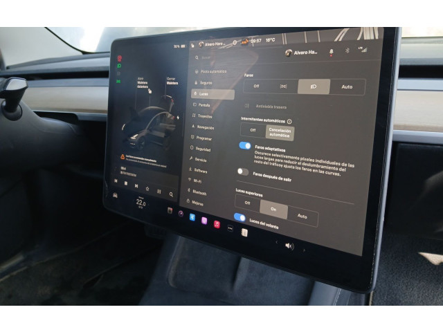 Дисплей Tesla Model S