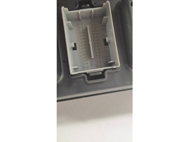 Блок предохранителей 30728542, 9869009000   Volvo V70    