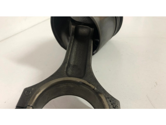 Píst 0840BB BMW 3 E92 E93 pro naftový motor 2.0