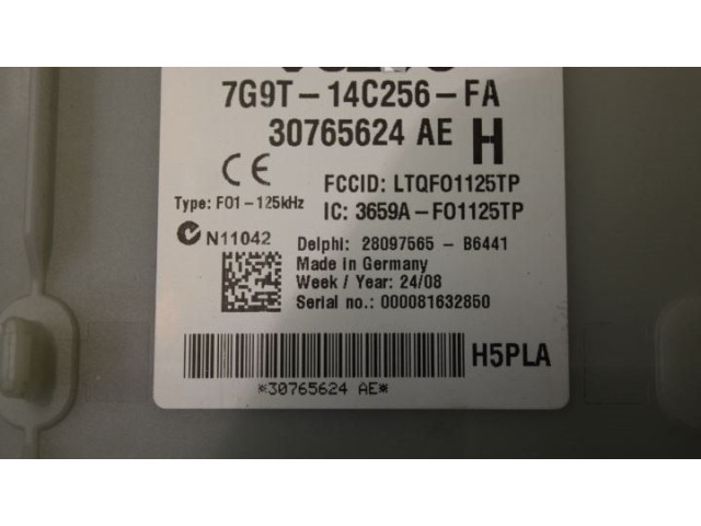 Блок предохранителей 30765624 Volvo V70