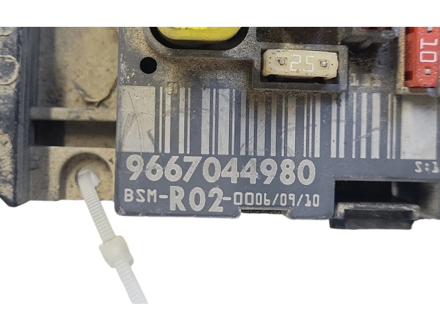Блок предохранителей 9667044980   Peugeot 5008    