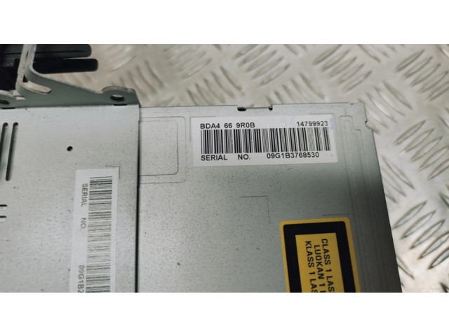 Радио/ проигрыватель CD/DVD / навигация