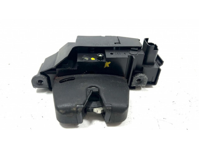 Замок задней крышки