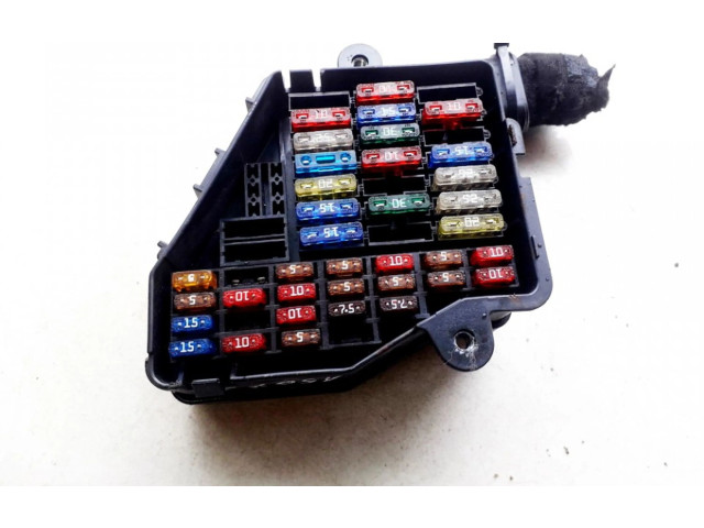 Блок предохранителей Volkswagen Golf IV