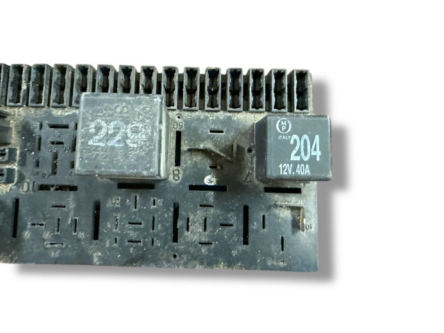 Блок предохранителей 443941822A Volkswagen Golf II