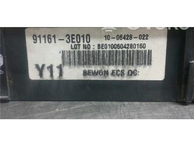 Блок предохранителей 911613E010, 911613E010 KIA Sorento