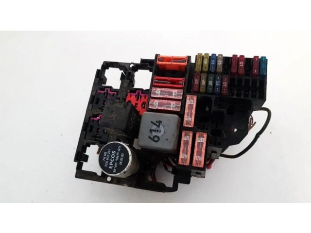 Блок предохранителей  3d1937499f   Volkswagen Phaeton    