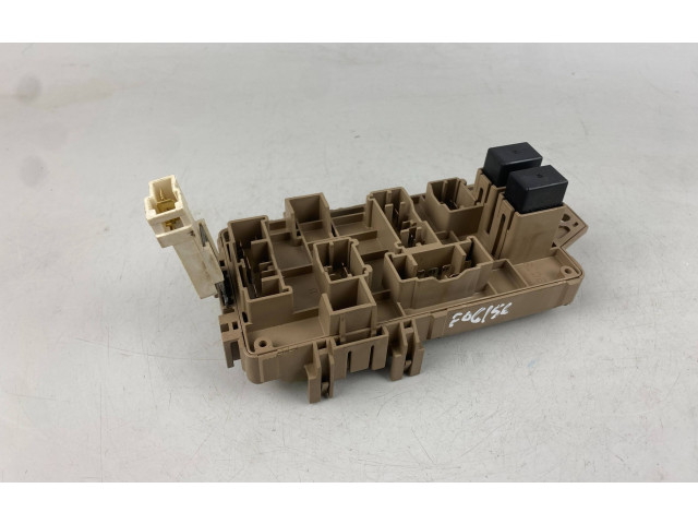 Блок предохранителей  704106   Subaru Forester SG    