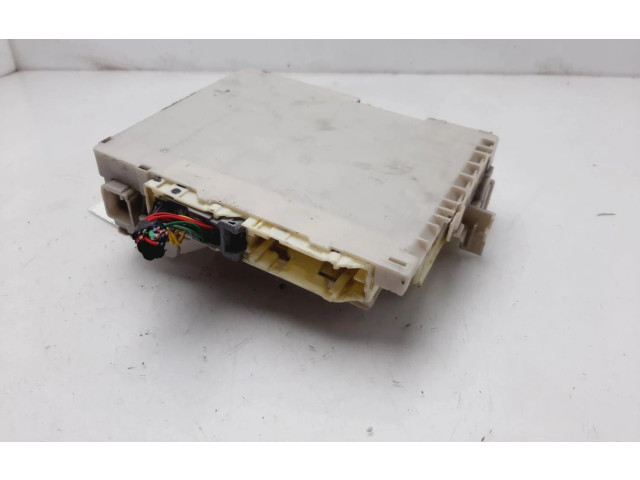 Pojistková skříňka 8273047510 Toyota Prius (XW30) 2012