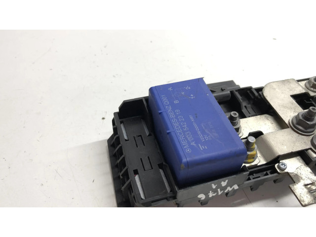 Pojistková skříňka 2465401350 Mercedes-Benz A W176 2013