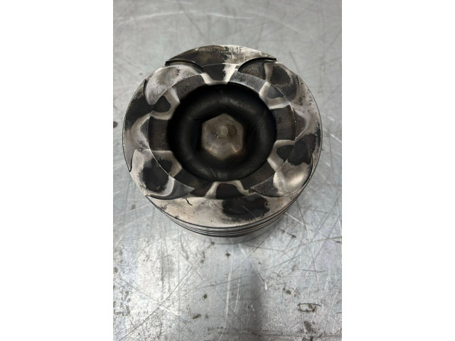 Поршень 05142544AA Jeep Liberty для дизельного двигателя 2.8