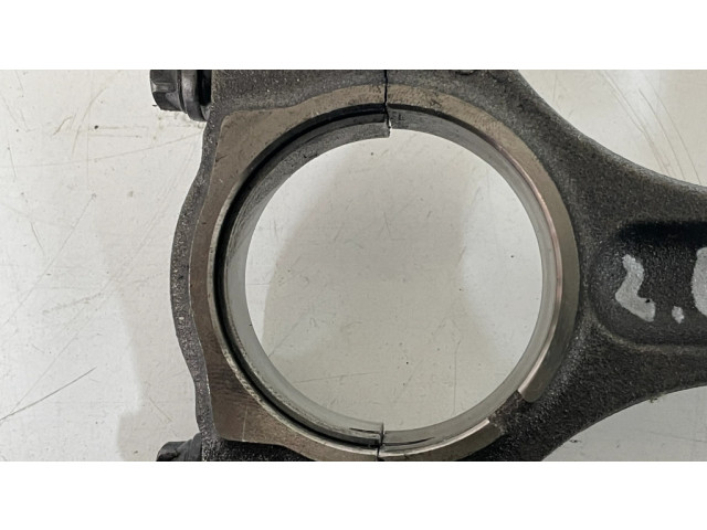 Píst 7803033, 7807345 BMW 3 E92 E93 pro naftový motor 2.0