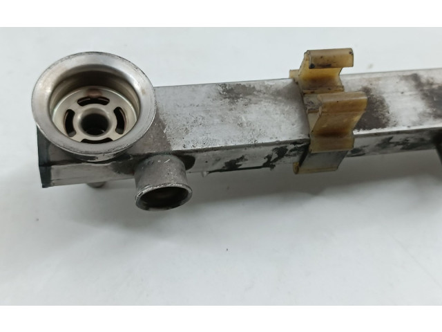 Vstřikovací lišta Saab 9000 CS