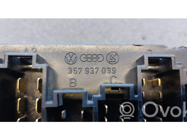 Блок предохранителей 357937039 Ford Galaxy