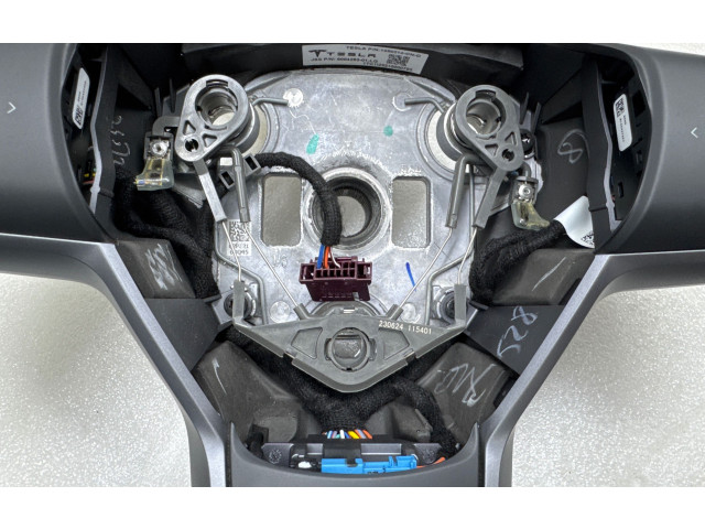 Руль Tesla Model 3  2017 -  года 1490214CND, 800425301LG      