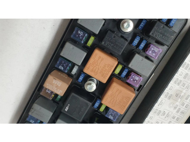 Pojistková skříňka Chevrolet Captiva 2008