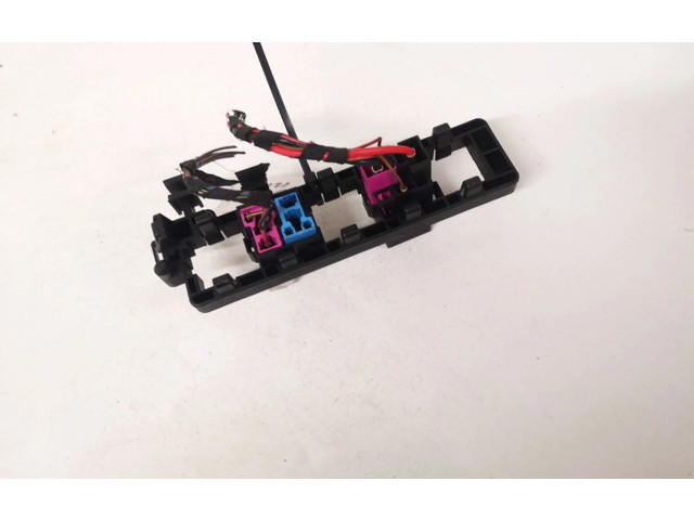 Блок предохранителей  1k1937503   Skoda Octavia Mk2 (1Z)    