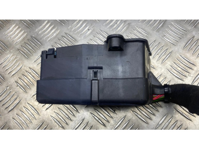   Pojistková skříňka 8D1941824   Audi A3 S3 8L 2001