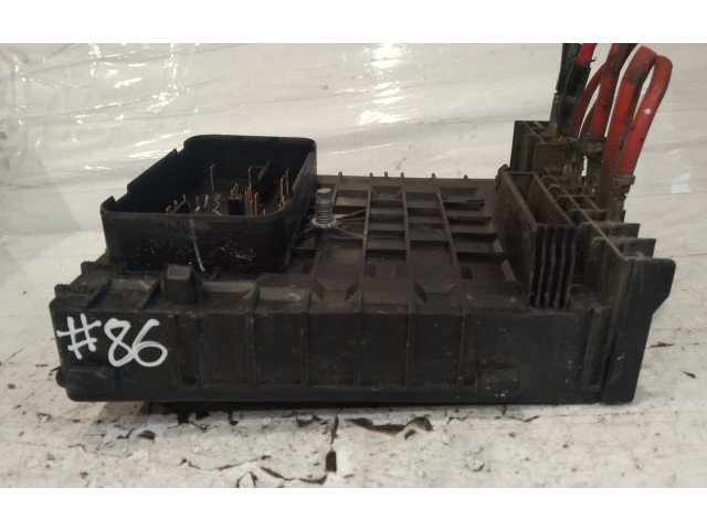 Блок предохранителей 1K0937125A   Volkswagen Jetta V    