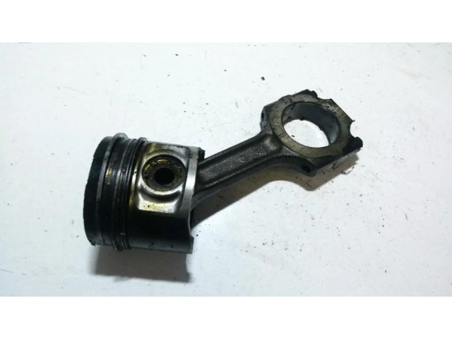 Píst Alfa Romeo 156 pro naftový motor 2.4