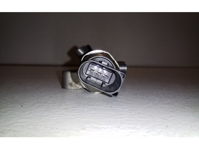 Vstřikovací lišta 04L089G, 04L130764C Volkswagen Tiguan