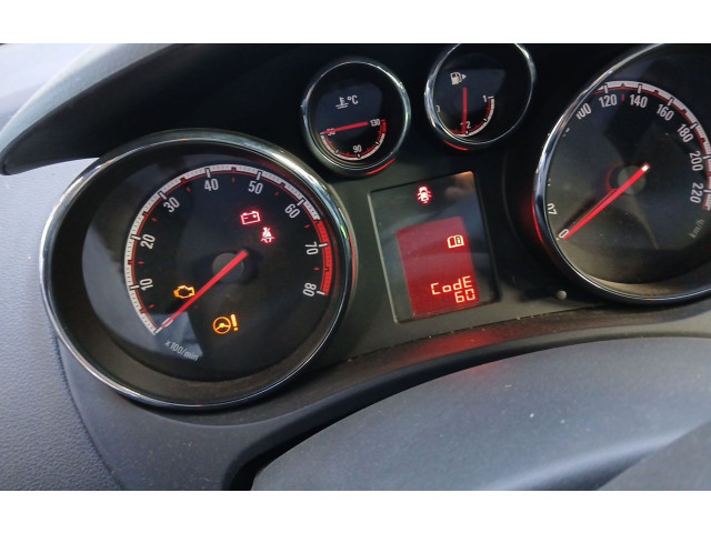 Панель приборов Opel Meriva B