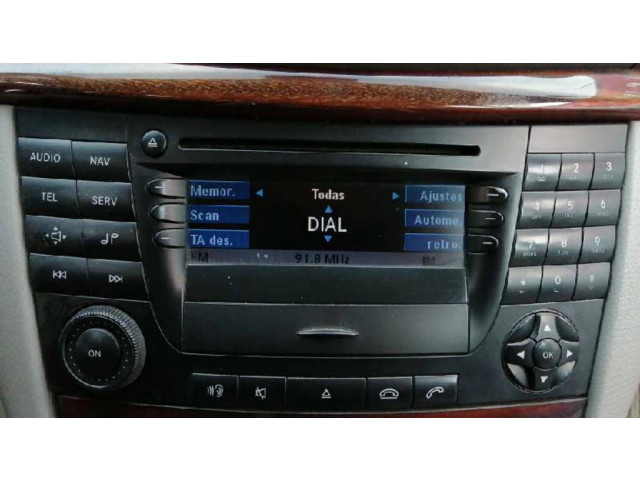 Радио/ проигрыватель CD/DVD / навигация