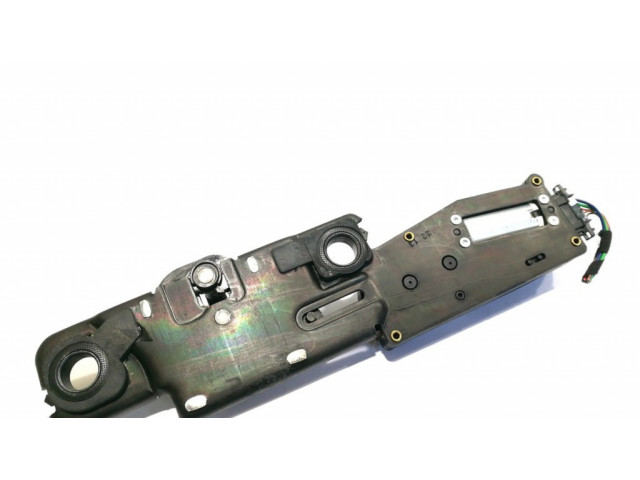 Притягиватель задней крышки