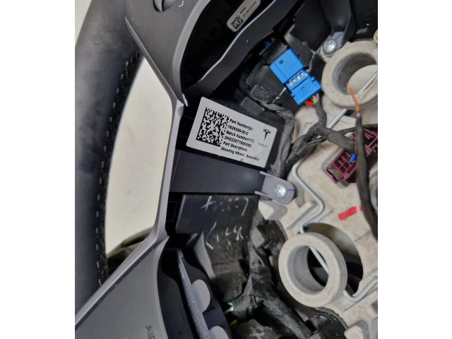 Руль Tesla Model Y 2020 - года 1626599