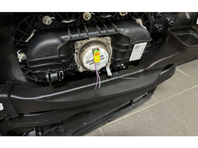 Подушка безопасности водителя GX73043B13, 204DTD Jaguar XF X260